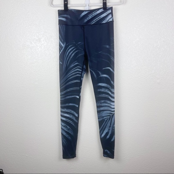 Wise Fool Navy Patterned Yoga Recycled Leggings Size Medium - Picture 1 of 3